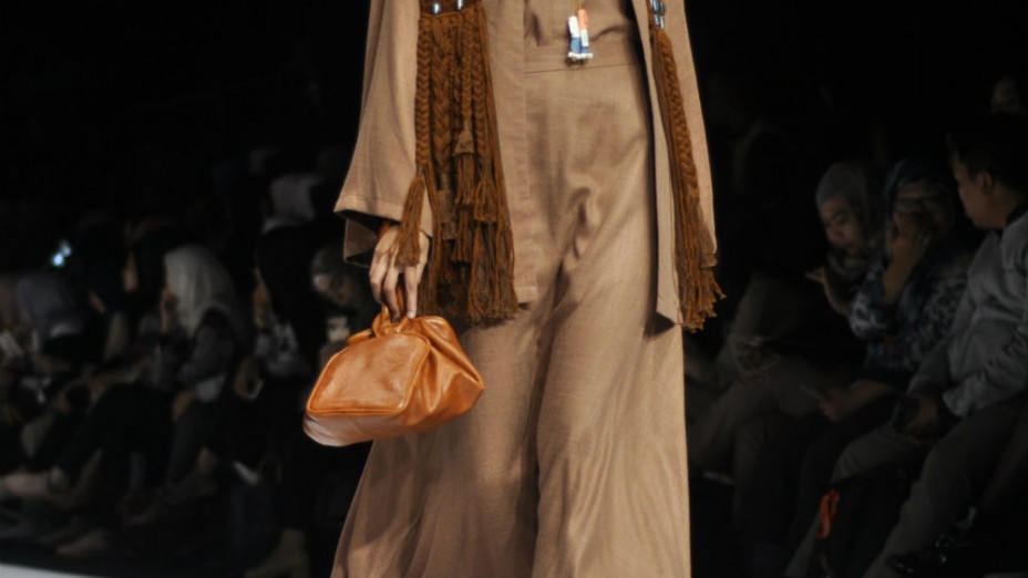 JFW 2017; 4 Brand, 4 Applique Detailing in 'Fervent'