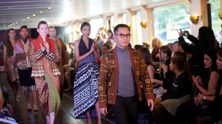 'Rising Tapis' dan Perjalanan Tenun Wignyo Rahadi