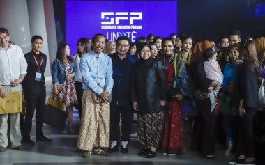 Ibu Tri Rismaharini Membuka Surabaya Fashion Parade 2018