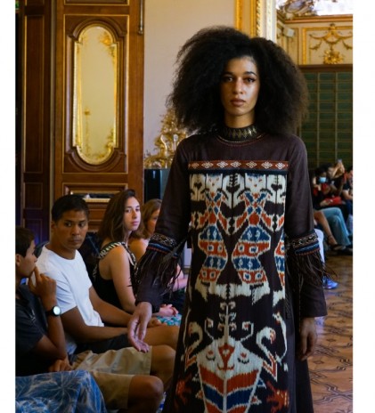 Ajang 'Front Row' Pamerkan Karya Desainer Fashion Indonesia di Paris