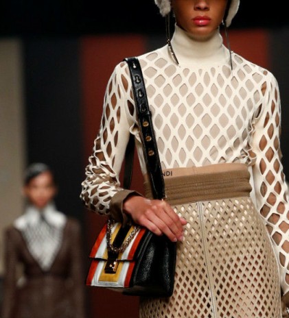 Desain Terakhir Karl Lagerfeld untuk Fendi Ditampilkan di Milan Fashion Week