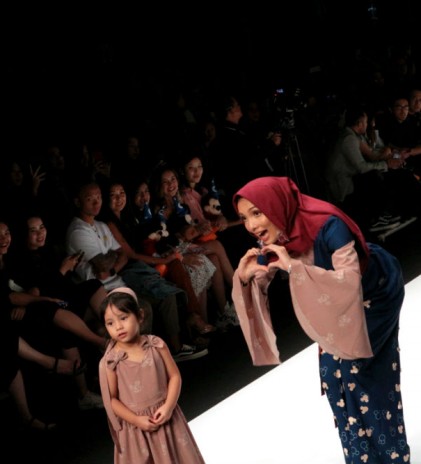 Merayakan 90 Tahun Mickey Mouse di Panggung Jakarta Fashion Week