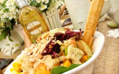 Almond Garden, Kreasi Salad Kolaborasi SaladStop! dan L’Occitane