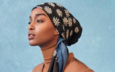 Hana Tajima untuk Uniqlo SS 2019, Netral dalam Earthy Tones, dan Tutorial Hijab yang Bisa Kita Contoh